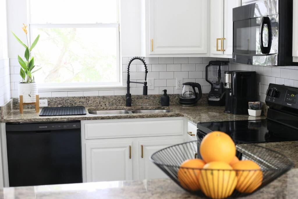 Sanctuary Gainesville Bright 2 Bedroom King Condo Zewnętrze zdjęcie
